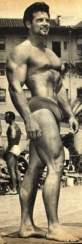 Steve Reeves at the Beach sometime around the time he played Hercules