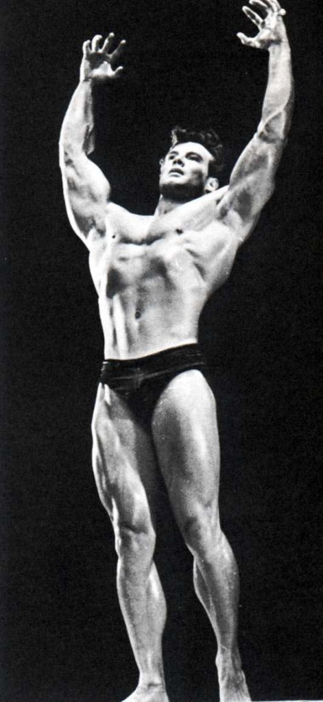 Steve Reeves demonstrates serratus pose