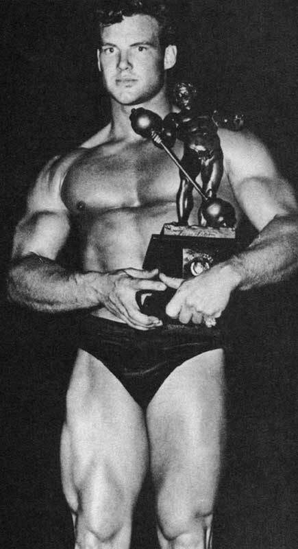 Steve Reeves with Sandow trophy